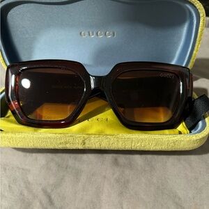 Women’s Gucci sunglasses